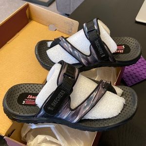 Sketchers size 6 sandal.  Brushstrokes/black/gray